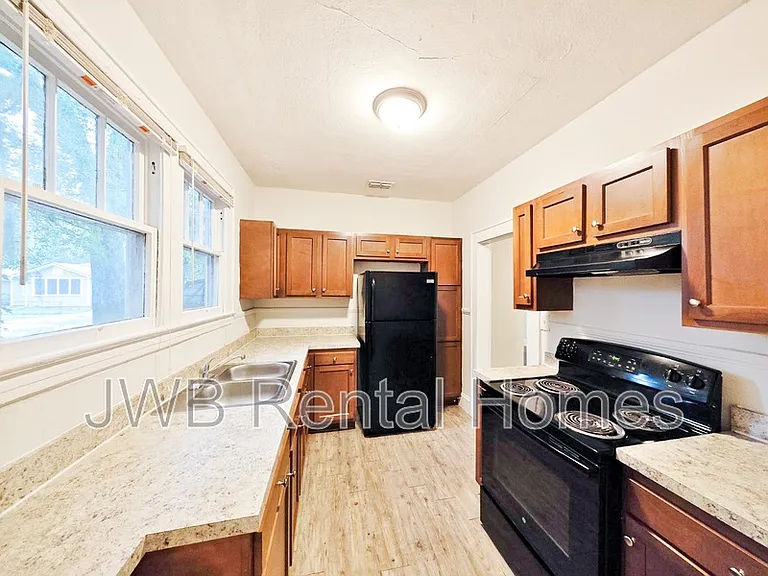 6601 Sunset Dr — Photo 2