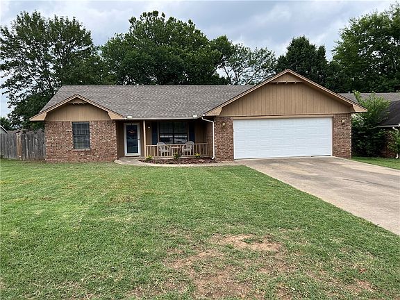 2nd image of 1017 Meadowlark Ln