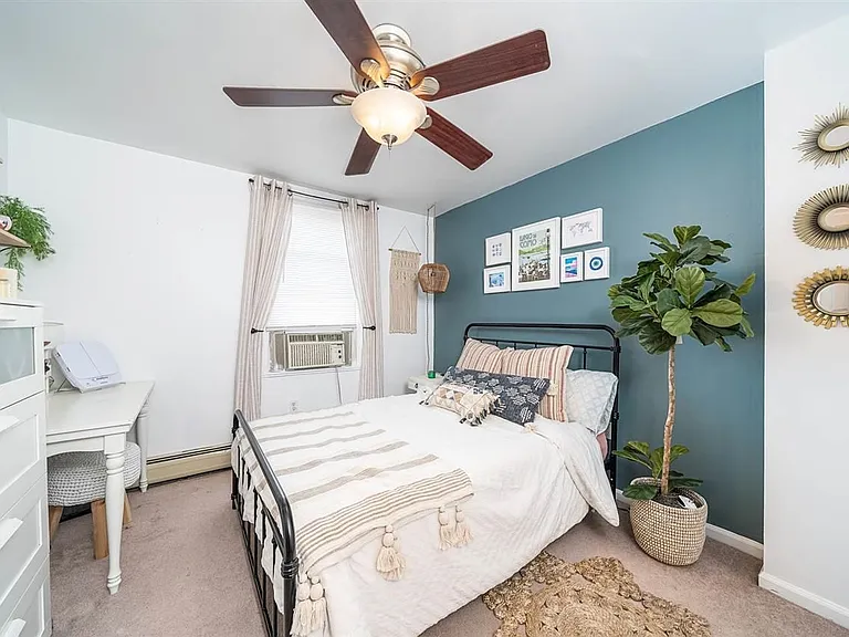 516 Adams St #4 — Photo 4