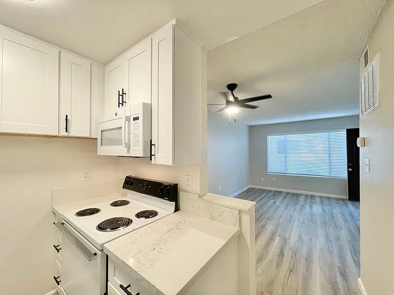 1621 Q Street — Photo 2