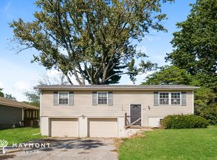 313 NE Lakeview Dr, Blue Springs, MO 64014