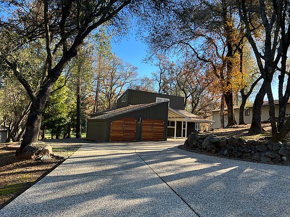 3rd image of 10972 Lake Forest Dr