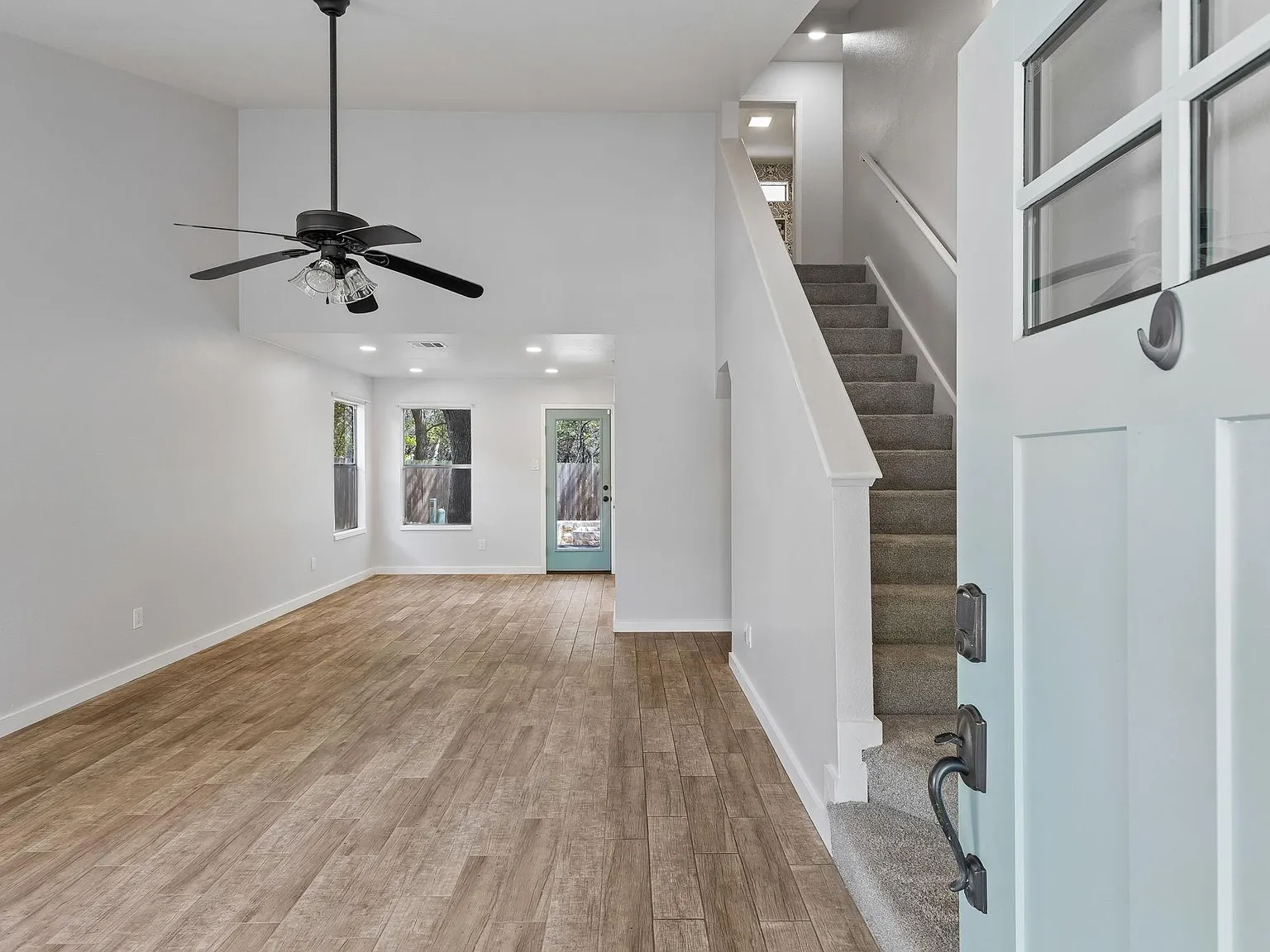 3 bed, 2.0 bath, 1154 sqft, $2,400 — Photo 3