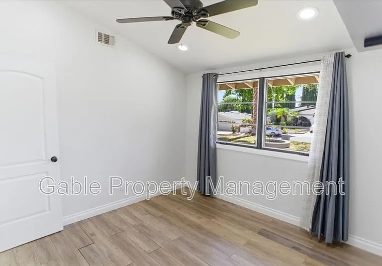 28136 Bakerton Ave — Photo 11