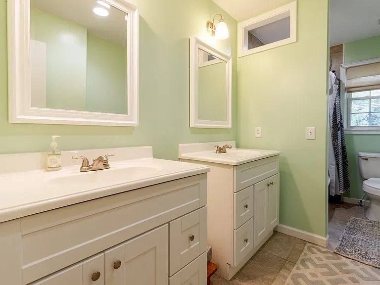 1735 Cedarcroft Dr — Photo 32