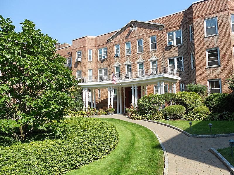 Wonderful One Bedroom in Deluxe Doorman Building