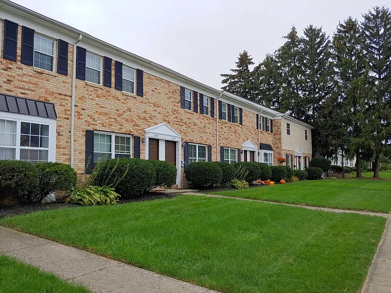 1245 Weybridge Rd — Photo 11