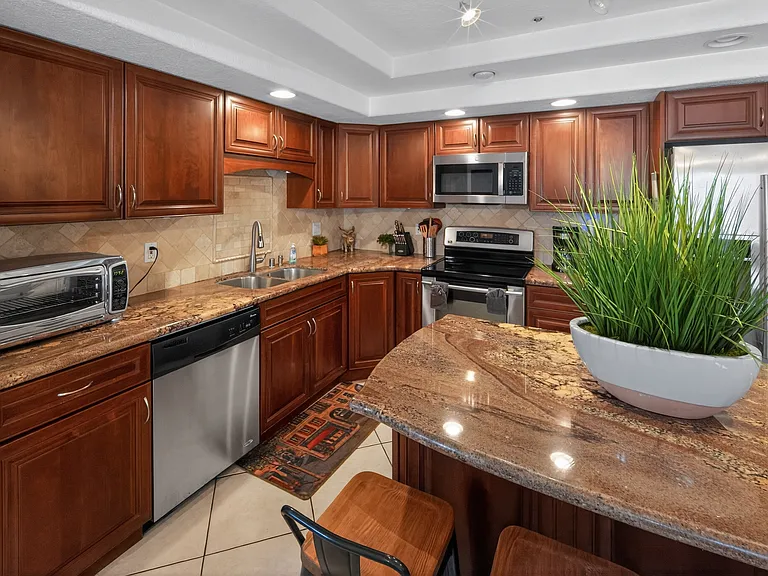 Kitchen / Stainless Steel Appliances