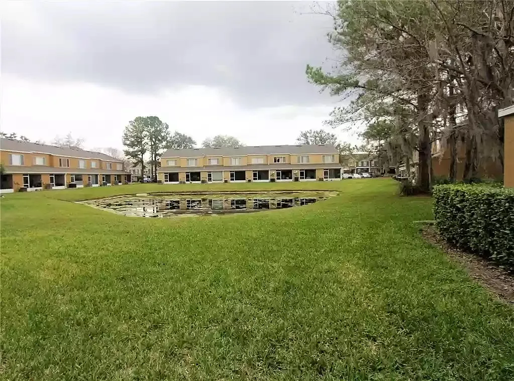 Beautiful 2 Bed, 2.5 Bath Townhome In Great Community! — Photo 2