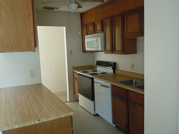 5th image of 2733 N Van Buren St