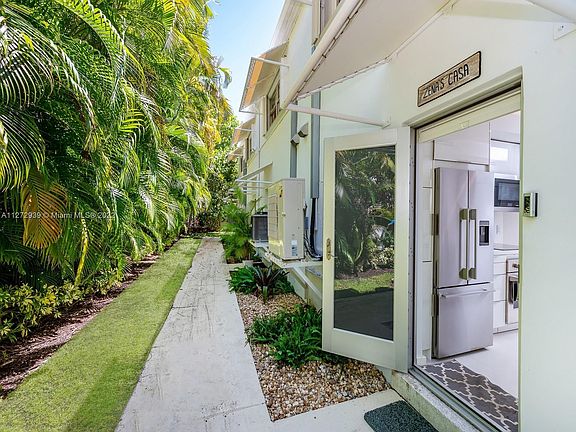 4th image of 881 Ocean Dr #Townhouse 29