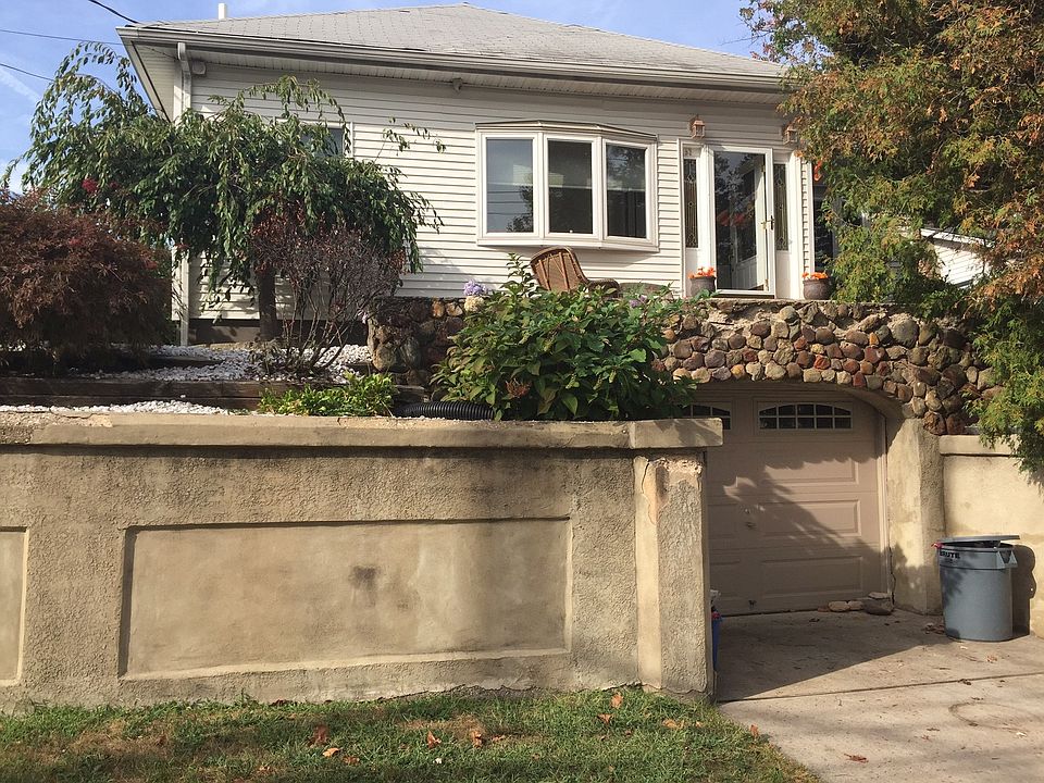 2nd image of 53 Pleasant Plains Ave