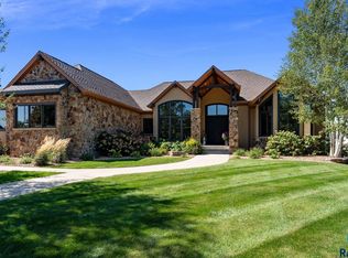 5905 S Grand Prairie Dr, Sioux Falls, SD 57108