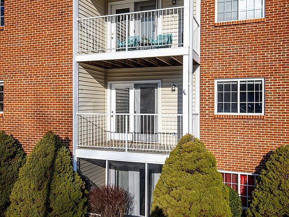2nd image of 648 Friars Ln APT 6