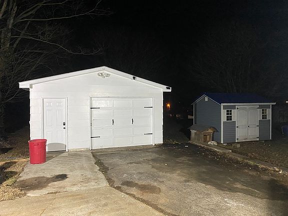 3rd image of 715 Clark Cir