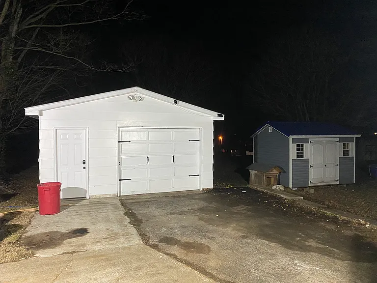 715 Clark Cir — Photo 3