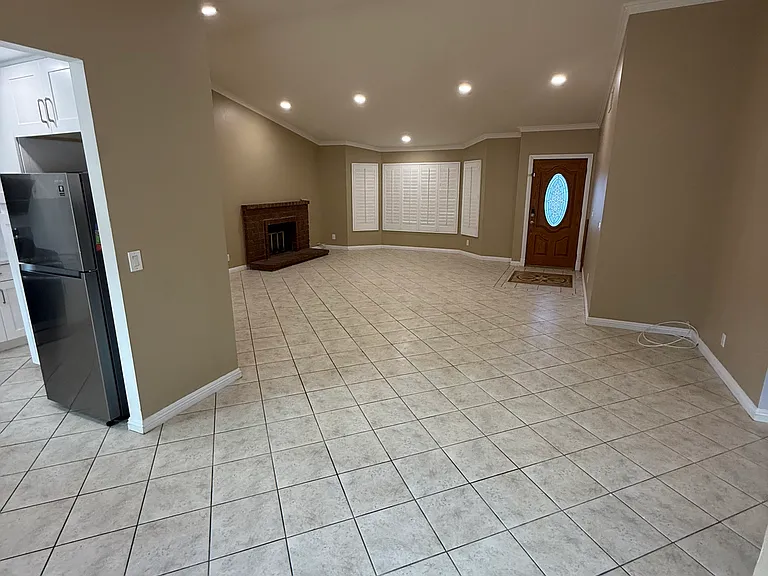 1427 Marigold St — Photo 6