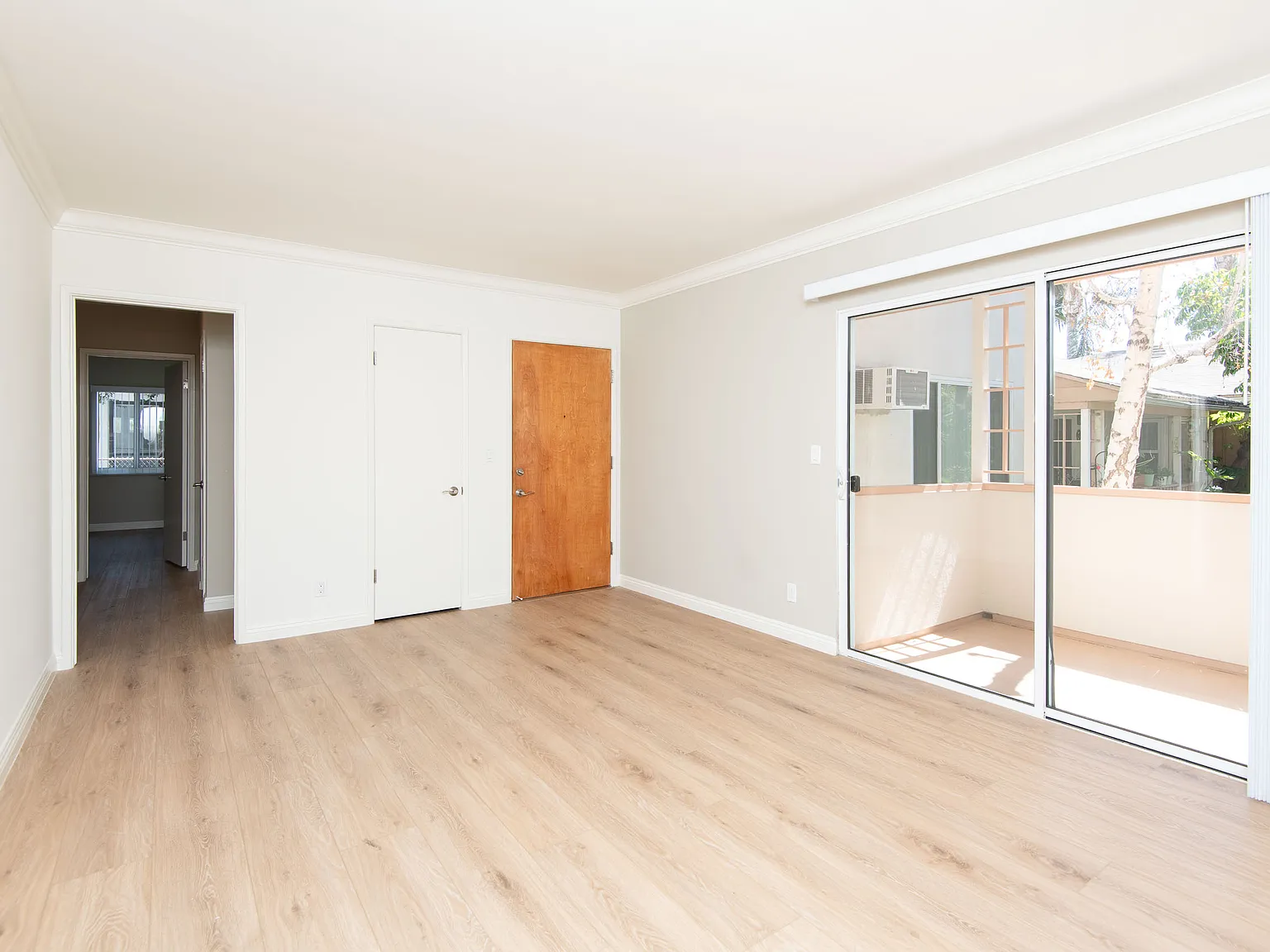 1 bed, 800 sqft, $2,450 — Photo 3