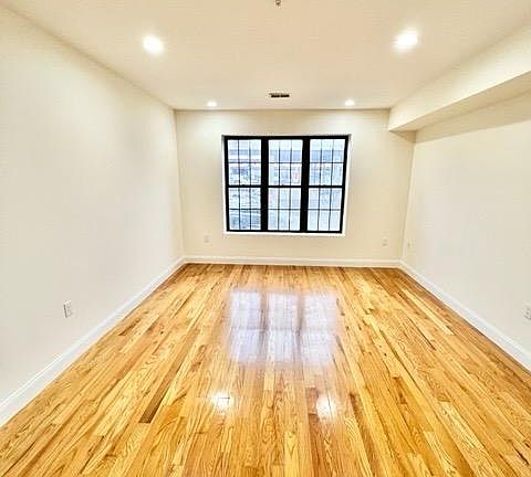 4th image of 93 N Walnut St #207