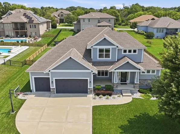 4333 SE Trotter Dr, Lees Summit, MO 64082