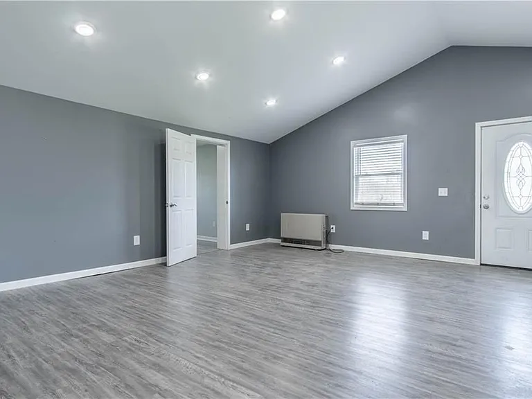 14530 Dodge Ave — Photo 20