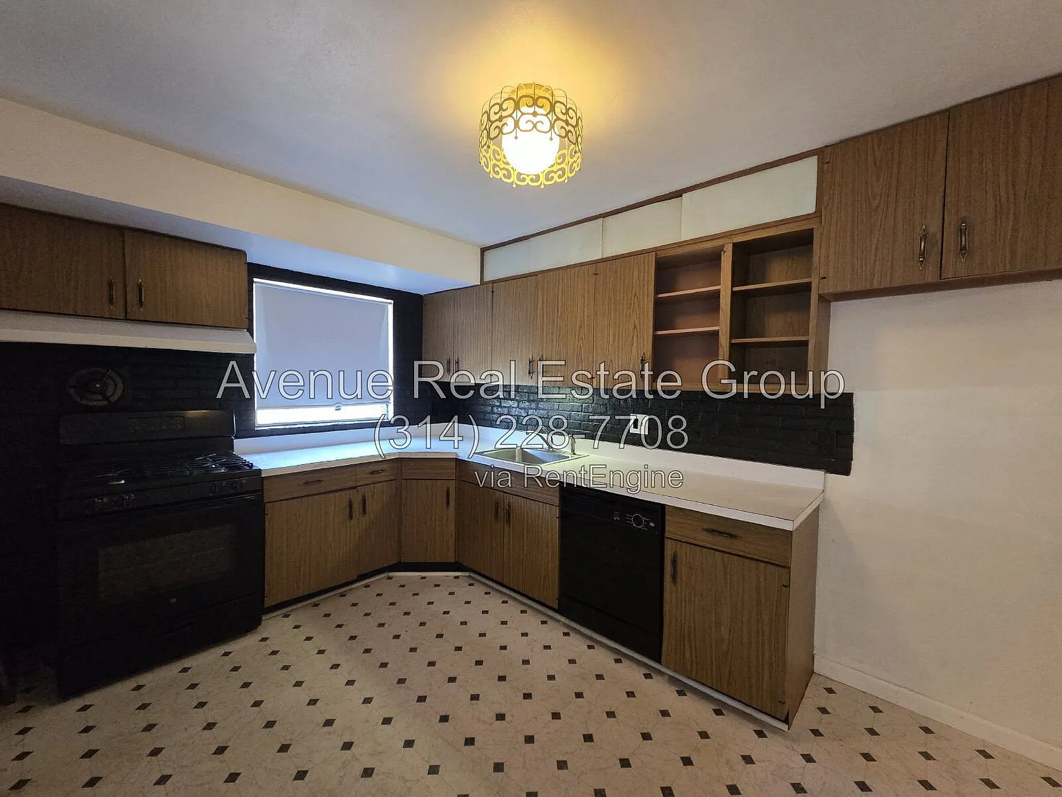 3 bed, 1.0 bath, 932 sqft, $1,200 — Photo 2