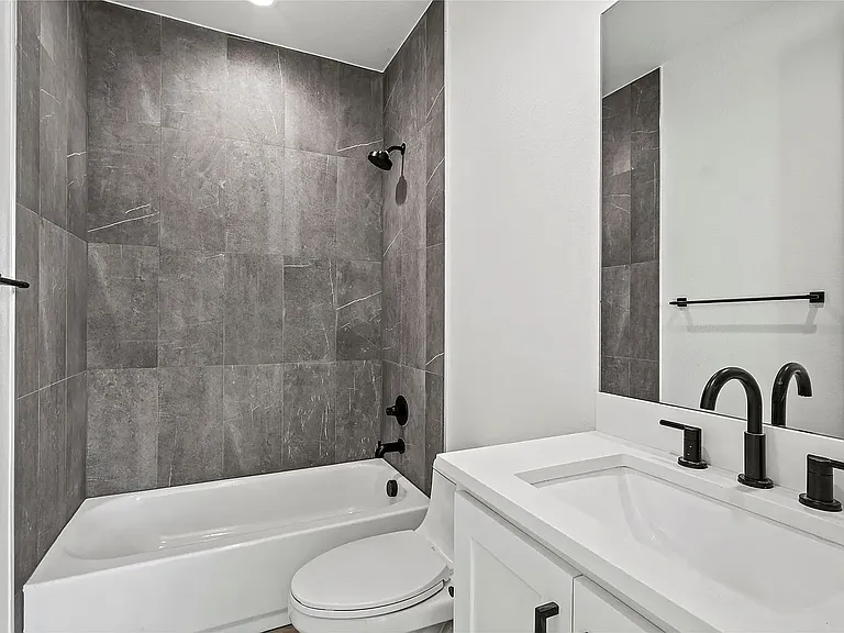 2120 Lovedale Ave #101 — Photo 16