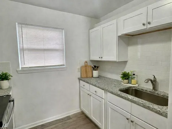 Edge of Evergreen - 2017 - E, 2017 19th St N, Birmingham, AL 35203