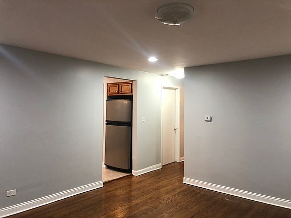 5th image of 5241 N Reserve Ave Unit 1W
