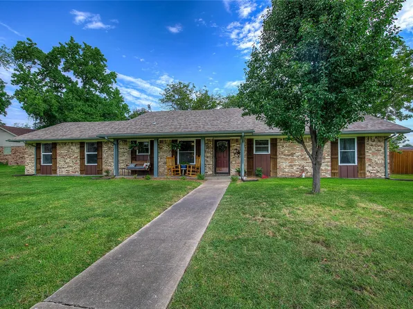 12 Meadow Ln, Greenville, TX 75402