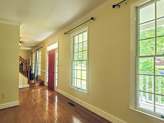 4th image of 105 Oakwood Dr