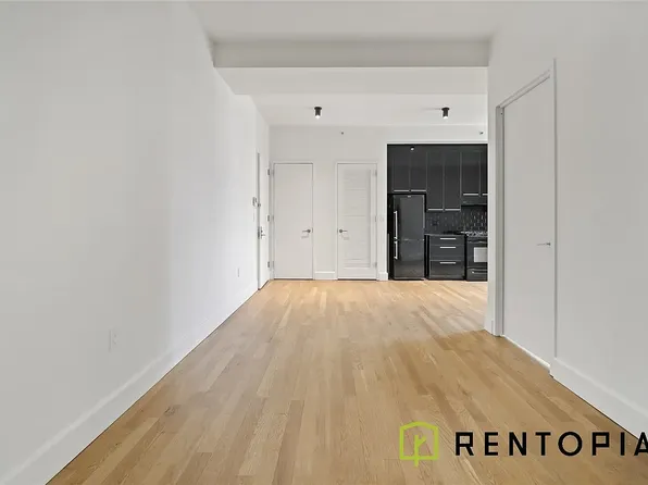 448 Union Avenue image 2 of 9