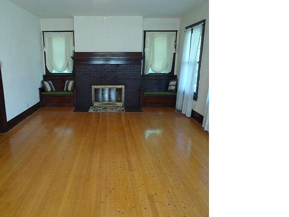 3rd image of 216 E Church St