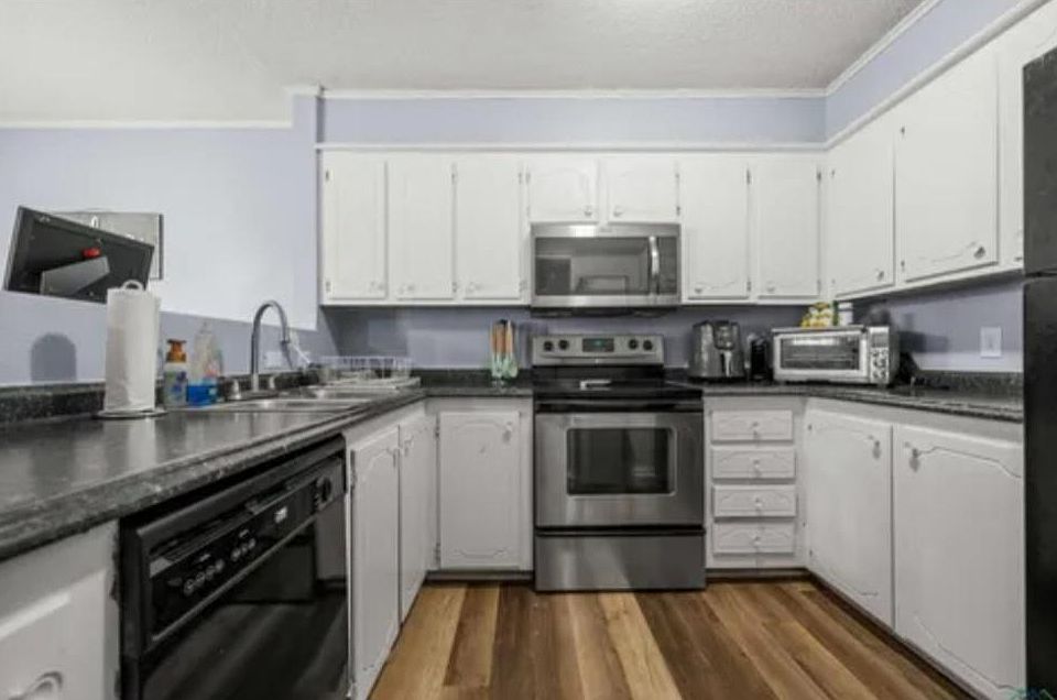 1st image of 1716 Clearwood Dr #B
