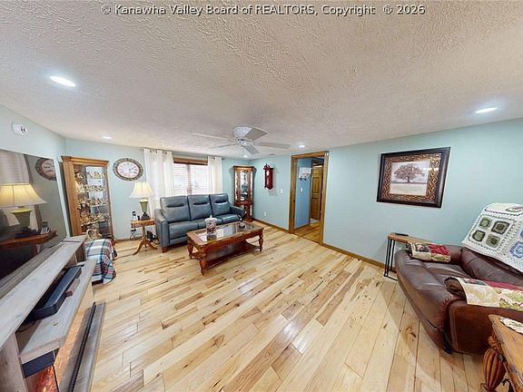 3rd image of 3399 Howells Mill Rd