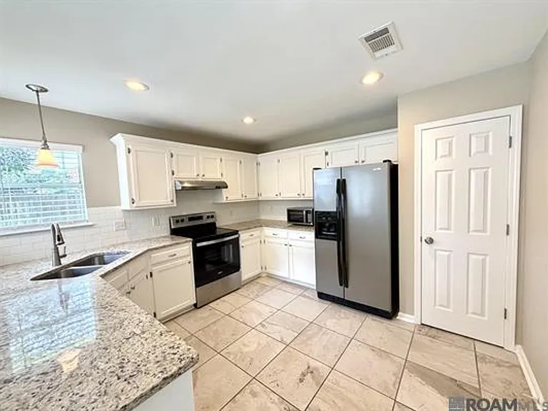 4126 Stumberg Ln — Photo 2