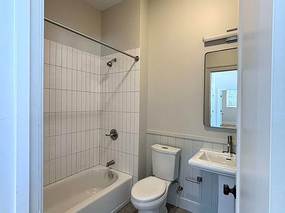 5th image of 71 Montague City Rd APT 2B