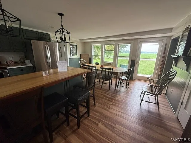 4 bed, 2.5 bath, 2934 sqft, $2,400 — Photo 3