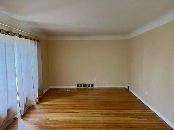 5th image of 7653 Chester St