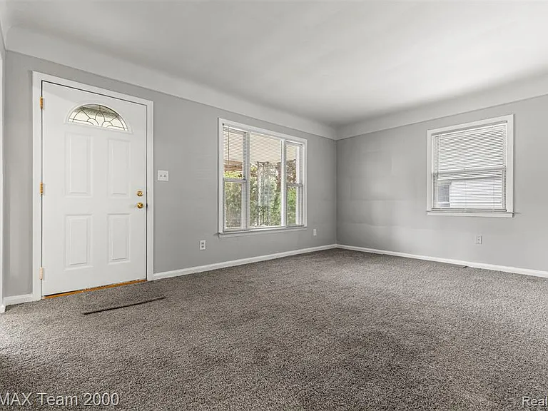 7322 Fenton St — Photo 6