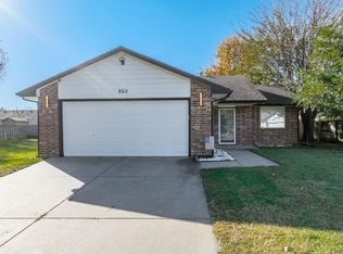 862 E Plantation Ct, Maize, KS 67101