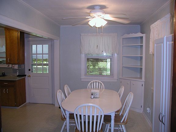 Eat-in Kitchen Area
