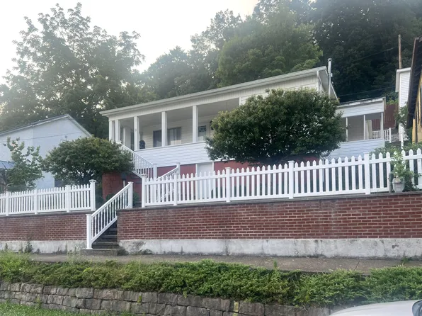 19 E Walnut St, Richwood, WV 26261