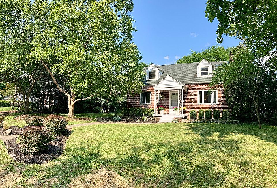 1st image of 2832 Dresden St