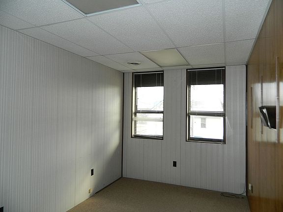 5th image of 130 McKim St