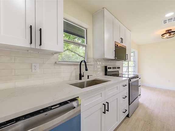 4th image of 10618 Braewick Dr