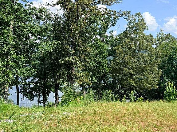 5th image of 1749 Lookout Mountain Dr