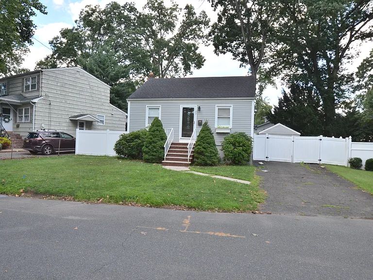 22 Tulip Ct — Photo 1
