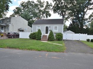 22 Tulip Ct, Kenilworth, NJ 07033