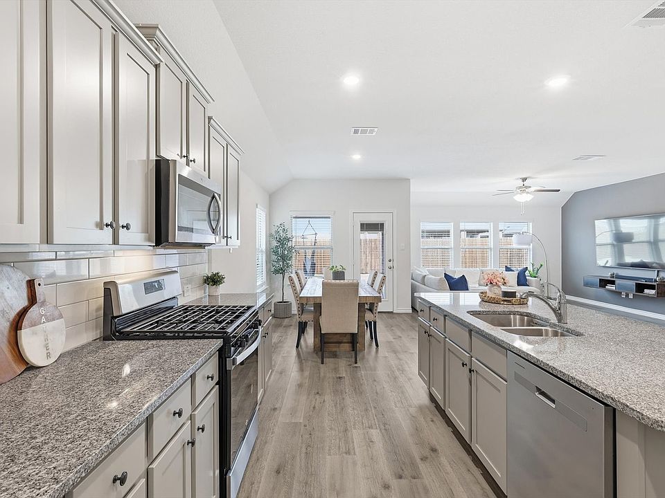 1st image of 2933 Pinecrest Dr